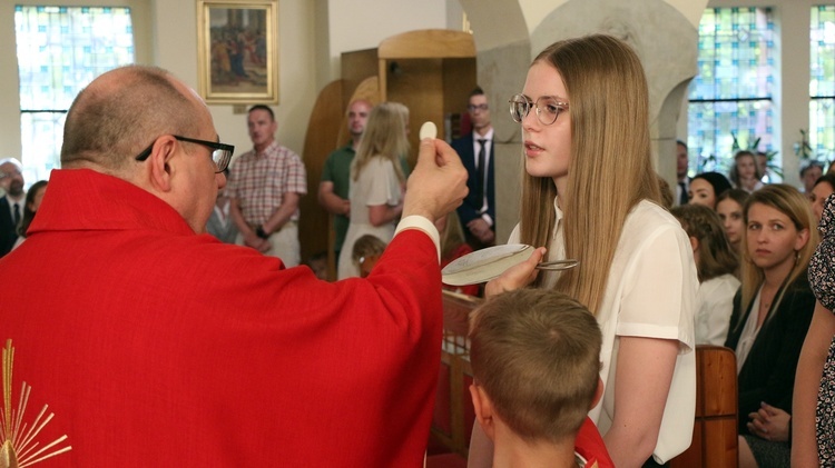 Bierzmowanie w sanktuarium Antoniego Padewskiego w Obornikach Śląskich