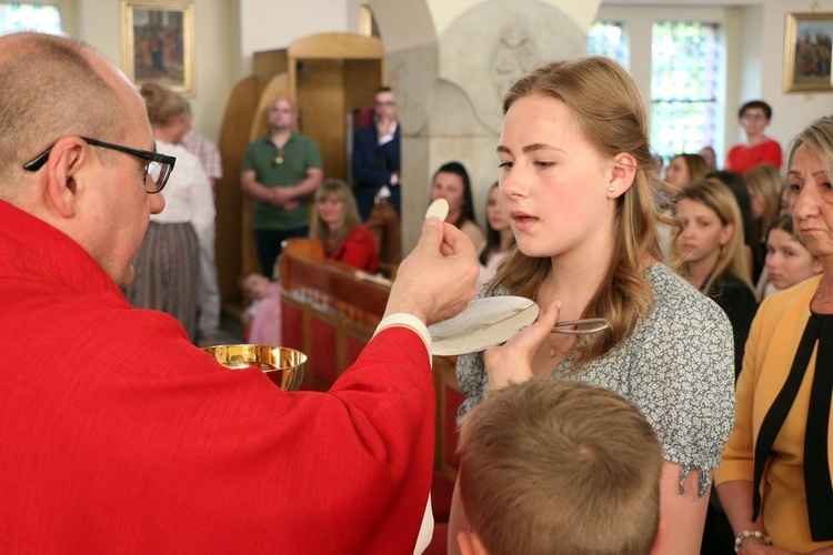 Bierzmowanie w sanktuarium Antoniego Padewskiego w Obornikach Śląskich