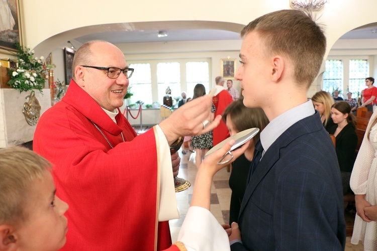 Bierzmowanie w sanktuarium Antoniego Padewskiego w Obornikach Śląskich