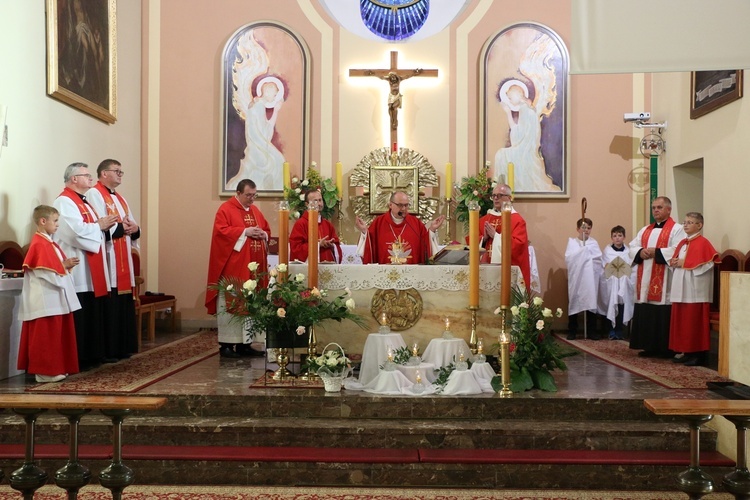 Bierzmowanie w sanktuarium Antoniego Padewskiego w Obornikach Śląskich