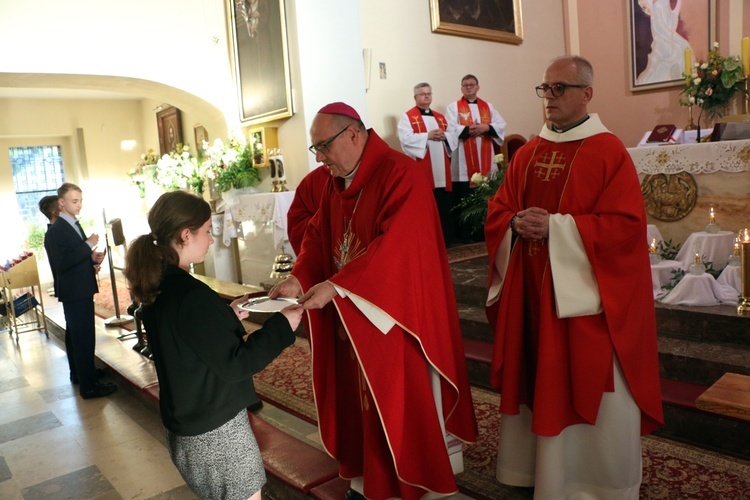 Bierzmowanie w sanktuarium Antoniego Padewskiego w Obornikach Śląskich