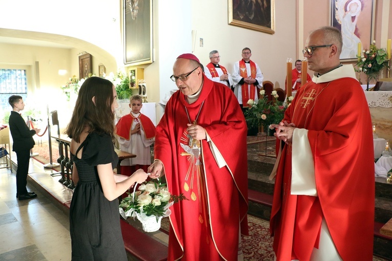 Bierzmowanie w sanktuarium Antoniego Padewskiego w Obornikach Śląskich