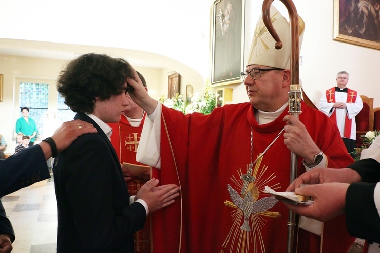 Bierzmowanie w sanktuarium Antoniego Padewskiego w Obornikach Śląskich