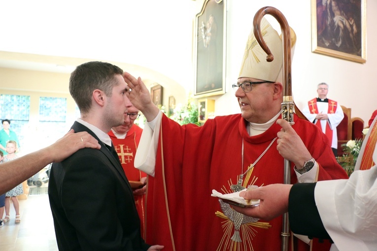 Bierzmowanie w sanktuarium Antoniego Padewskiego w Obornikach Śląskich