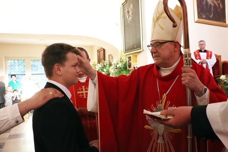 Bierzmowanie w sanktuarium Antoniego Padewskiego w Obornikach Śląskich