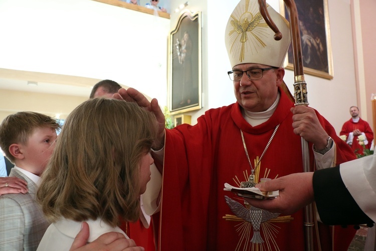 Bierzmowanie w sanktuarium Antoniego Padewskiego w Obornikach Śląskich