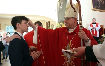 Bierzmowanie w sanktuarium Antoniego Padewskiego w Obornikach Śląskich