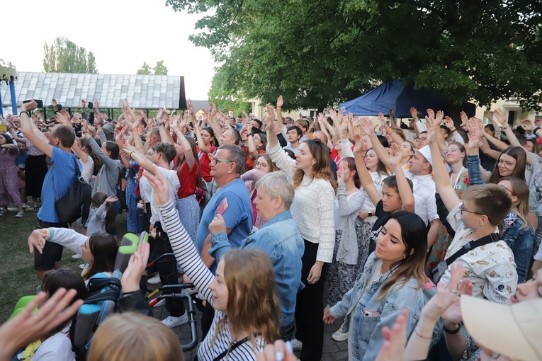 Koncert niemaGOtu w Rokitnie