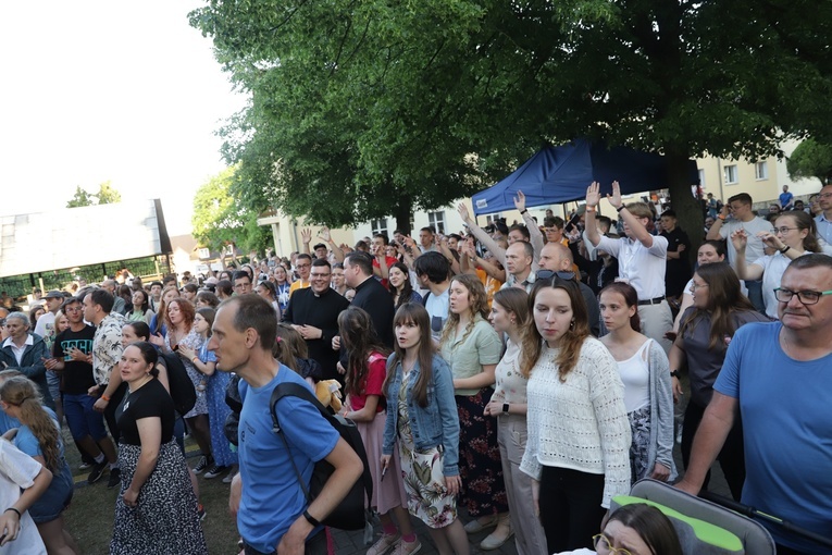 Koncert niemaGOtu w Rokitnie