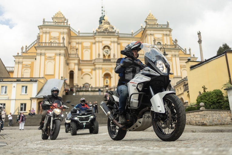 Rozpoczęcie sezonu motocyklowego w Wambierzycach