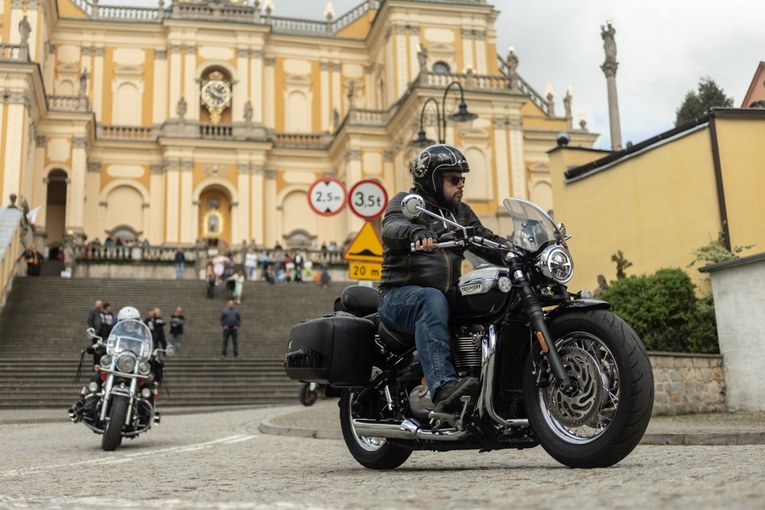 Rozpoczęcie sezonu motocyklowego w Wambierzycach