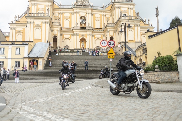 Rozpoczęcie sezonu motocyklowego w Wambierzycach