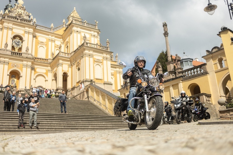 Rozpoczęcie sezonu motocyklowego w Wambierzycach