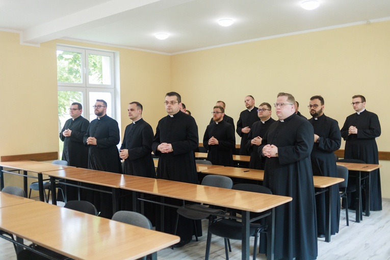 Wręczenie dekretów dla proboszczów i wikariuszy