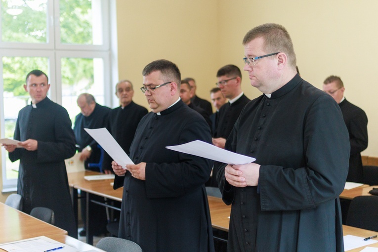 Wręczenie dekretów dla proboszczów i wikariuszy