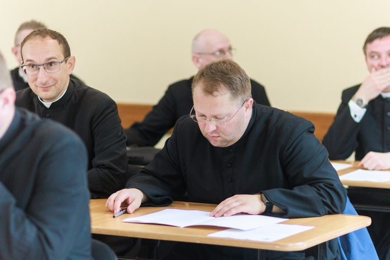 Wręczenie dekretów dla proboszczów i wikariuszy