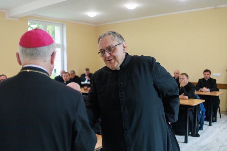 Wręczenie dekretów dla proboszczów i wikariuszy