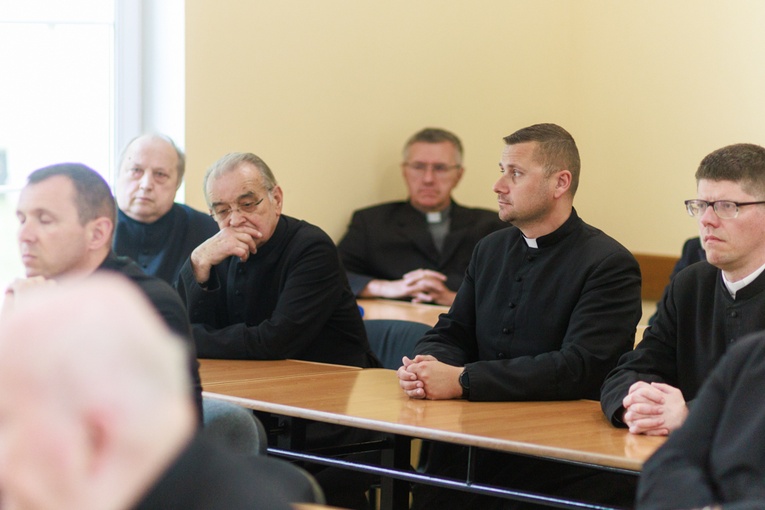 Wręczenie dekretów dla proboszczów i wikariuszy