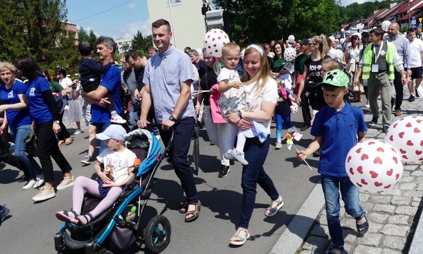 Rodziców i ich pociech nie mogło zabraknąć na żywieckim Marszu dla Życia i Rodziny.