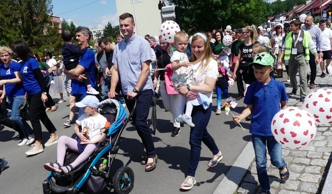 Rodziców i ich pociech nie mogło zabraknąć na żywieckim Marszu dla Życia i Rodziny.