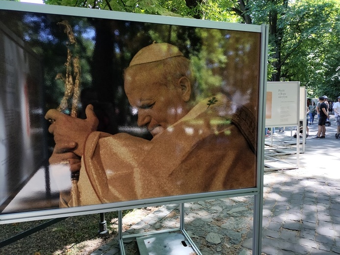 Papieska poezja na Plantach