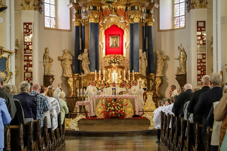 Pielgrzymka osób posługujących w parafiach do Rokitna