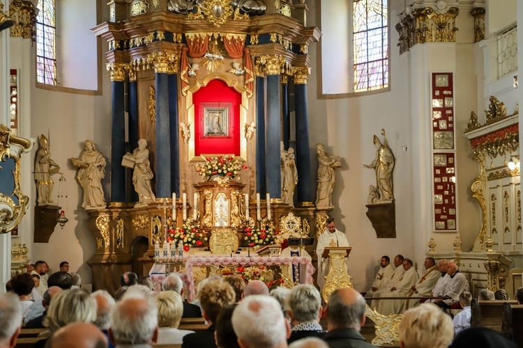 Pielgrzymka osób posługujących w parafiach do Rokitna