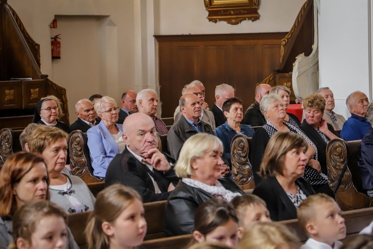 Pielgrzymka osób posługujących w parafiach do Rokitna