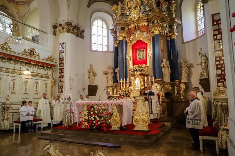 Pielgrzymka osób posługujących w parafiach do Rokitna