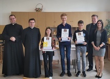 W Chorzelowie odbył się I Międzyszkolny Konkurs Mariologiczny "Królowa Rodzin"
