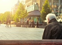 Nadmierne spożycie alkoholu może przyspieszyć postęp choroby Alzheimera