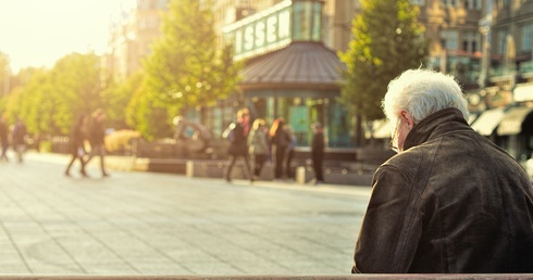 Nadmierne spożycie alkoholu może przyspieszyć postęp choroby Alzheimera