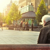 Nadmierne spożycie alkoholu może przyspieszyć postęp choroby Alzheimera