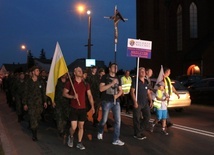 Podobnie jak w latach ubiegłych, pielgrzymowanie rozpocznie się po Apelu Jasnogórskim w kościele Matki Bożej Częstochowskiej.