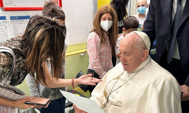 Wiadomo, kiedy papież Franciszek opuści szpital