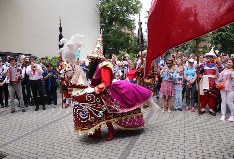 Nowy Lajkonik harcował po Krakowie