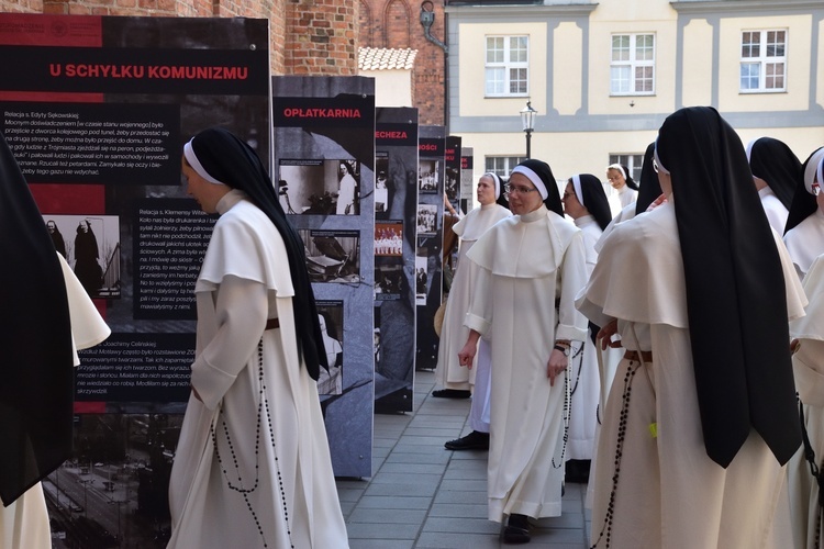 Wystawa i konferencja sióstr dominikanek w Gdańsku