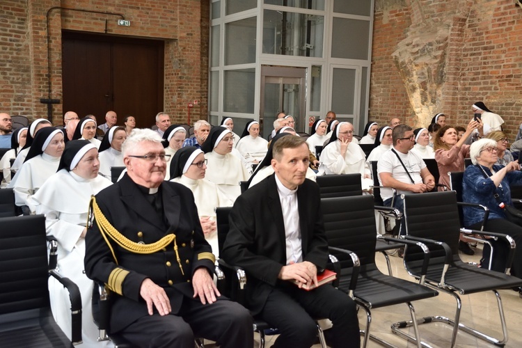 Wystawa i konferencja sióstr dominikanek w Gdańsku