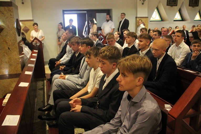 Jubileusz metropolity i bierzmowanie w Mirkowie