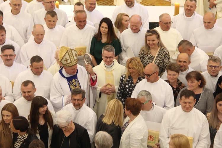 Tarnów. Błogosławieństwo nadzwyczajnych szafarzy Komunii św.