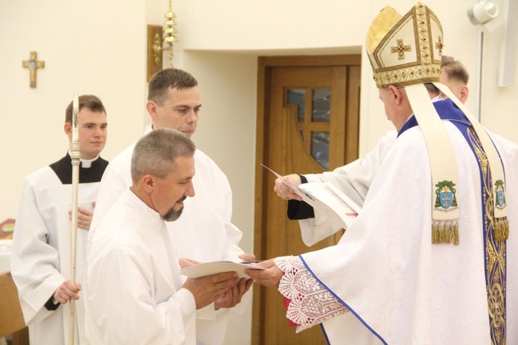 Tarnów. Błogosławieństwo nadzwyczajnych szafarzy Komunii św.