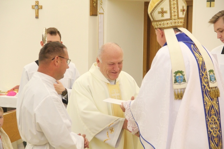 Tarnów. Błogosławieństwo nadzwyczajnych szafarzy Komunii św.