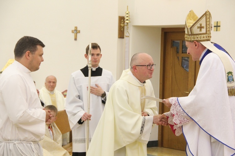 Tarnów. Błogosławieństwo nadzwyczajnych szafarzy Komunii św.