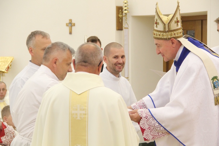 Tarnów. Błogosławieństwo nadzwyczajnych szafarzy Komunii św.