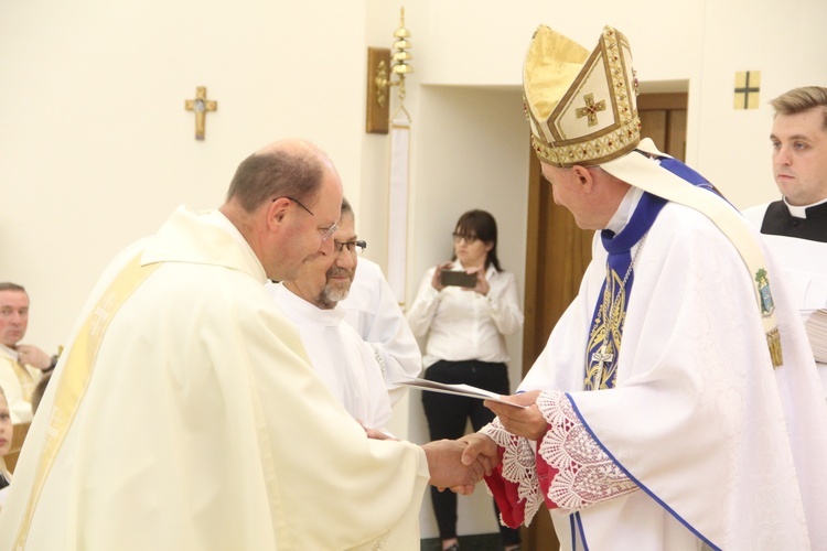 Tarnów. Błogosławieństwo nadzwyczajnych szafarzy Komunii św.