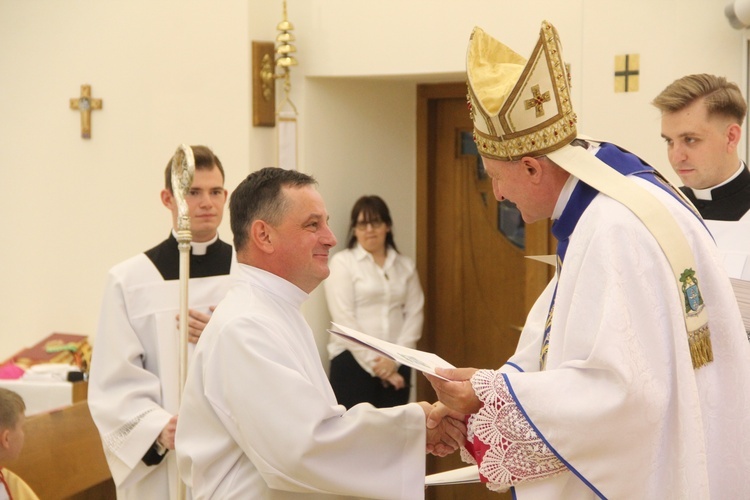 Tarnów. Błogosławieństwo nadzwyczajnych szafarzy Komunii św.