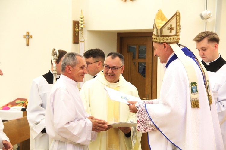 Tarnów. Błogosławieństwo nadzwyczajnych szafarzy Komunii św.