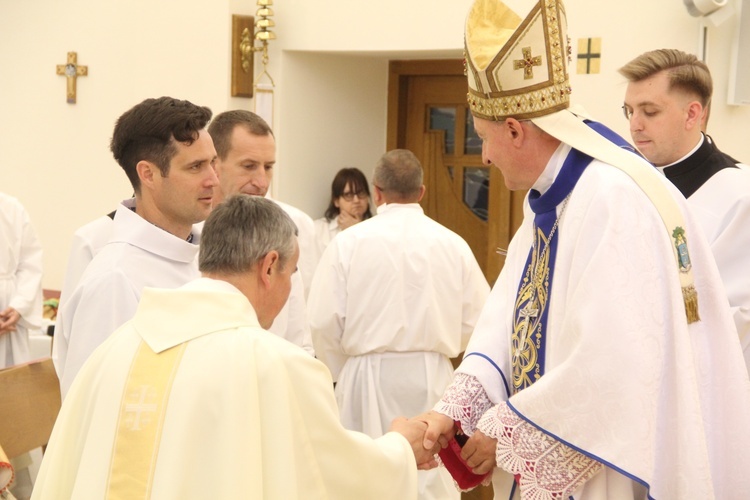 Tarnów. Błogosławieństwo nadzwyczajnych szafarzy Komunii św.