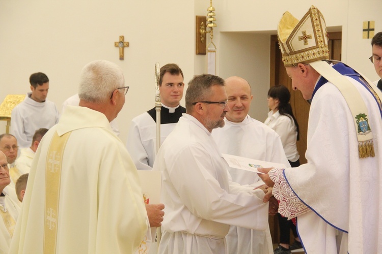 Tarnów. Błogosławieństwo nadzwyczajnych szafarzy Komunii św.