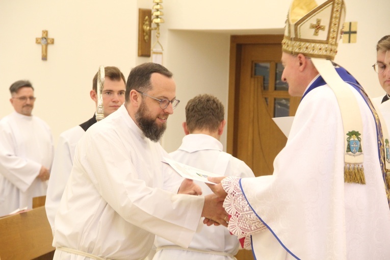 Tarnów. Błogosławieństwo nadzwyczajnych szafarzy Komunii św.